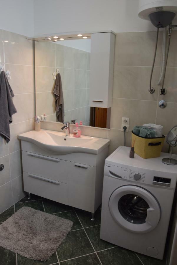 App Lu 5 Apartment โนวีวีโนดอลสกี ภายนอก รูปภาพ