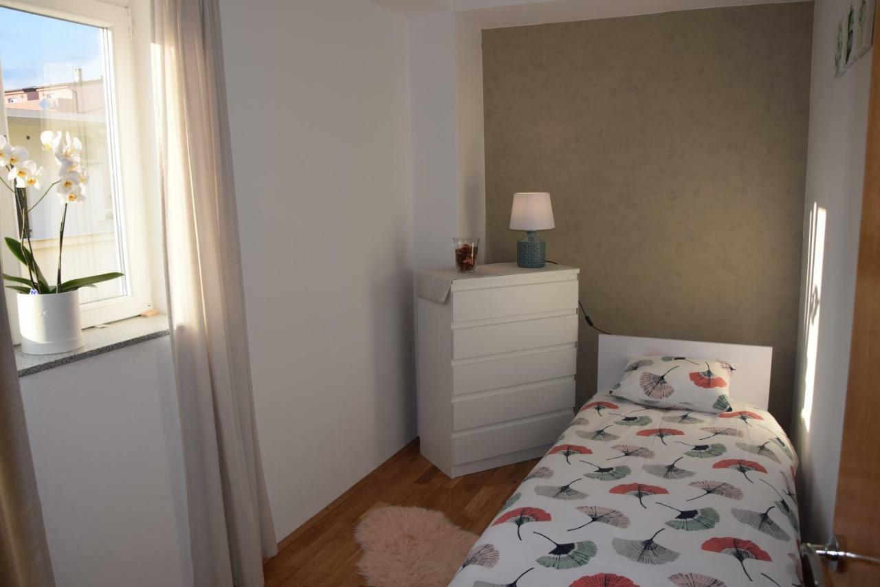 App Lu 5 Apartment โนวีวีโนดอลสกี ภายนอก รูปภาพ